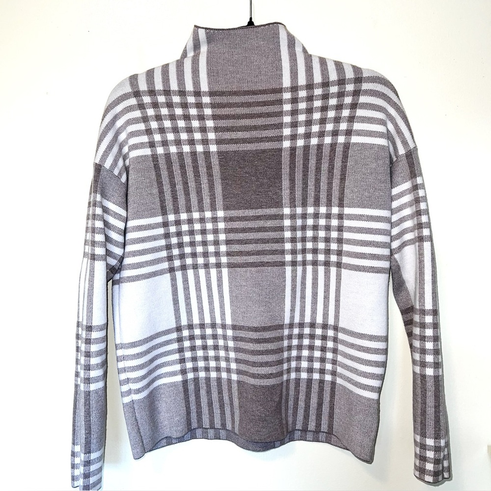 NWOT Max Studio Plaid Pattern Sweater 0005